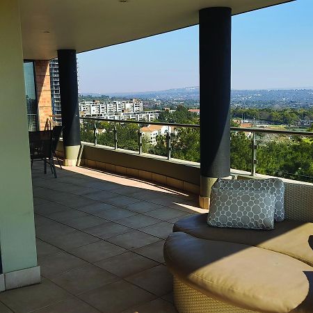 Weom Apartments Сэндтон Экстерьер фото