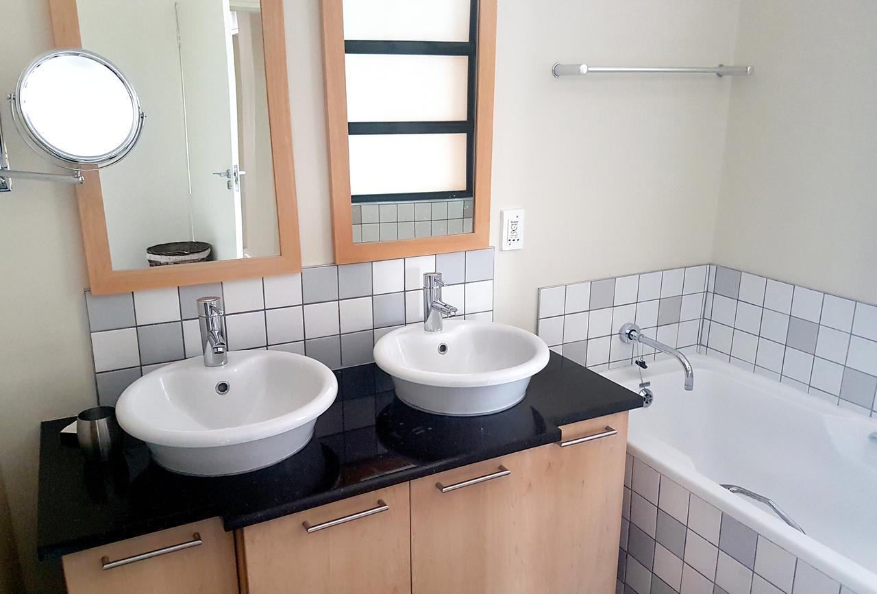 Weom Apartments Сэндтон Экстерьер фото