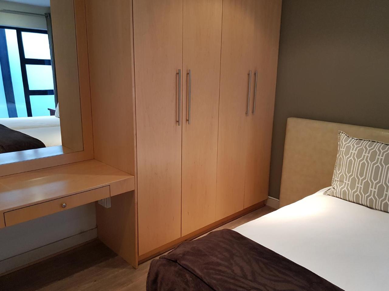 Weom Apartments Сэндтон Экстерьер фото